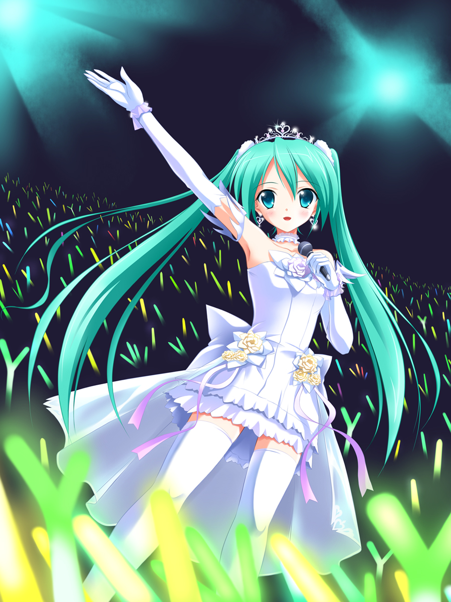 arm_up choker dress earrings elbow_gloves gloves glowstick green_eyes green_hair hatsune_miku highres jewelry long_hair microphone solo spring_onion thigh-highs thighhighs twintails very_long_hair vocaloid