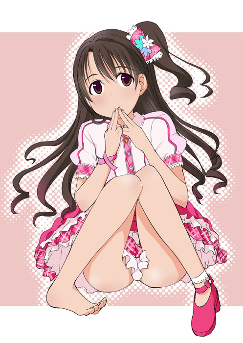 bow brown_eyes brown_hair deden finger_to_mouth hair_bow hair_ornament idolmaster idolmaster_cinderella_girls no_socks one_side_up shimamura_uzuki side_ponytail single_shoe sitting