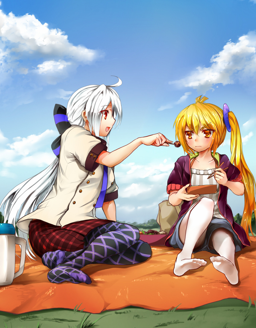 ahoge akita_neru blanket blonde_hair blue_sky bow chopsticks feeding feet food hair_bow highres long_hair magu_(mugsfc) multiple_girls no_shoes obentou open_mouth pantyhose ponytail red_eyes side_ponytail sitting skirt sky smile very_long_hair vocaloid voyakiloid white_hair yellow_eyes yowane_haku