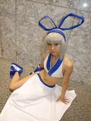  aisui_nao cosplay hair_bow majikina_mina midriff samurai_spirits_zero silver_hair 
