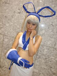  aisui_nao cosplay hair_bow majikina_mina midriff samurai_spirits_zero silver_hair 