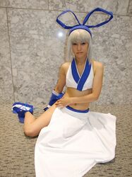  aisui_nao cosplay hair_bow majikina_mina midriff samurai_spirits_zero silver_hair 