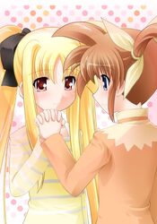  blonde_hair blue_eyes brown_hair fate_testarossa holding_hands long_hair mahou_shoujo_lyrical_nanoha multiple_girls red_eyes sumeragi_kou takamachi_nanoha twintails yuri 