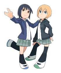  arashiyama_hotori asamoto black_hair blonde_hair hoodie kon_futaba school_uniform soredemo_machi_wa_mawatteiru thighhighs 