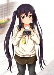  black_hair black_legwear blush camera cosplay diesel-turbo k-on! long_hair looking_at_viewer nakano_azusa pantyhose red_eyes rollei_35 sawatari_fuu sawatari_fuu_(cosplay) school_uniform seiyuu_connection smile solo taketatsu_ayana tamayura twintails very_long_hair 