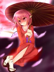  absurdres alternate_costume animal_ears bad_id bell blush earrings hair_ornament highres japanese_clothes jewelry kagamiya kagamiya_(kyouya) kimono mystia_lorelei no_hat no_headwear obi okamisty oriental_umbrella pink_eyes pink_hair short_hair smile solo tabi touhou umbrella white_legwear wings 