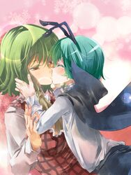  2girls antennae ascot cape colored_eyelashes dress_shirt green_hair hand_on_another's_face kazami_yuuka kiss multiple_girls plaid plaid_skirt plaid_vest red_eyes shirt short_shorts shorts skirt touhou wriggle_nightbug yohane yuri 