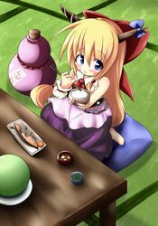  blonde_hair blue_eyes blush cabbage eating food horns ibuki_suika izumi_yuuji izumi_yuuji_(trace_kouhosei) long_hair quality quality_cabbage ribbon solo touhou very_long_hair 