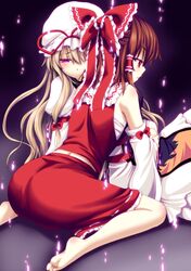  ass bare_shoulders barefoot blonde_hair bow brown_hair detached_sleeves dress feet hair_bow hair_ribbon hair_tubes hakurei_reimu hat hat_ribbon long_hair multiple_girls purple_eyes red_eyes ribbon saki_chisuzu sarashi sitting skirt touhou violet_eyes yakumo_yukari yuri 