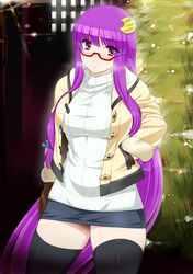  :< alternate_costume bespectacled black_legwear breasts breath contemporary crescent glasses hair_ornament hands_in_pockets jacket large_breasts long_hair miniskirt namidame patchouli_knowledge purple_eyes purple_hair skirt solo sweater thigh-highs thighhighs touhou tree very_long_hair violet_eyes zettai_ryouiki 