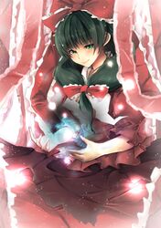  1girl bow cibo_(killy) frills front_ponytail green_eyes green_hair hair_bow hair_ornament hair_ribbon kagiyama_hina light_particles long_hair ribbon short_sleeves smile solo touhou 