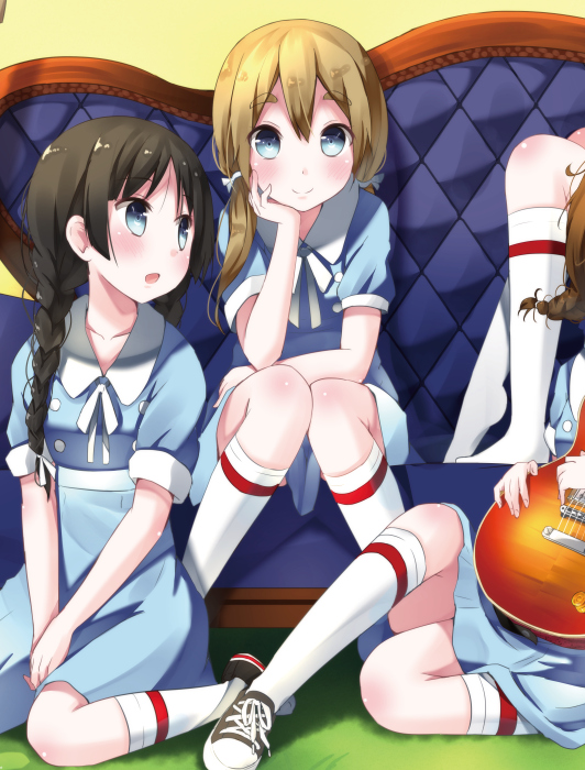 2girls akiyama_mio alternate_hairstyle black_eyes black_hair blonde_hair blue_eyes k-on! k-on!_movie kotobuki_tsumugi long_hair multiple_girls singing! smile