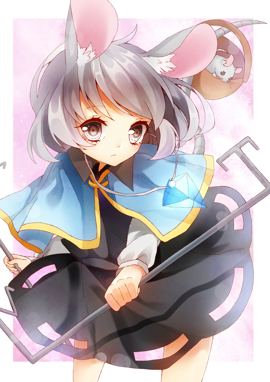 1girl animal_ears basket capelet dowsing_rod gradient gradient_background grey_eyes grey_hair highres jewelry light_frown long_sleeves looking_at_viewer mouse mouse_ears mouse_tail nazrin pendant short_hair skirt skirt_set solo suzuka_sario tail touhou