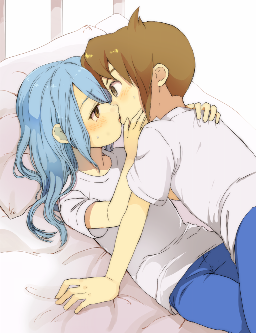 2boys bed blue_hair blush brown_eyes endou_mamoru gym_uniform hair_down hair_over_one_eye inazuma_eleven inazuma_eleven_(series) kazemaru_ichirouta kiss long_hair m_(pixiv9151) male multiple_boys on_bed pillow sweat yaoi