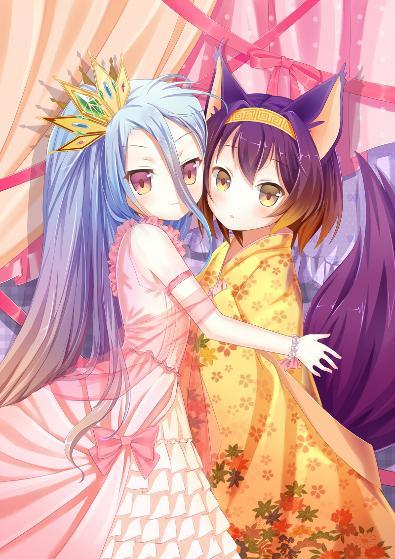 2girls :3 animal_ears blue_hair brown_hair crown dress fox_ears fox_tail gradient_hair hair_between_eyes hairband hatsuse_izuna japanese_clothes looking_at_viewer multicolored_hair multiple_girls no_game_no_life pink_eyes purple_hair shiro_(no_game_no_life) short_hair sumikko_no_aria tail yellow_eyes