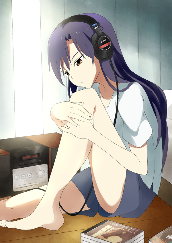barefoot brown_eyes headphones idolmaster kisaragi_chihaya purple_hair radio souji
