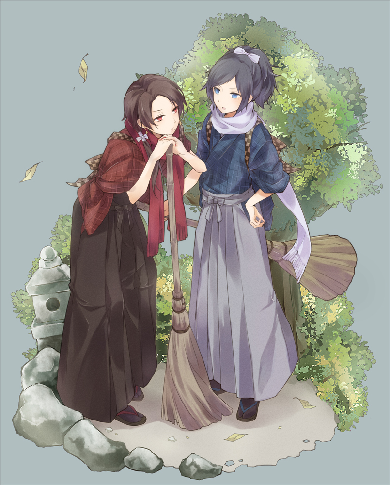 2boys atea black_hair blue_eyes broom brown_hair hakama hand_on_hip japanese_clothes kashuu_kiyomitsu leaf male_focus multiple_boys open_mouth outdoors red_eyes sandals simple_background standing stone_lantern tabi touken_ranbu tree yamato_no_kami_yasusada