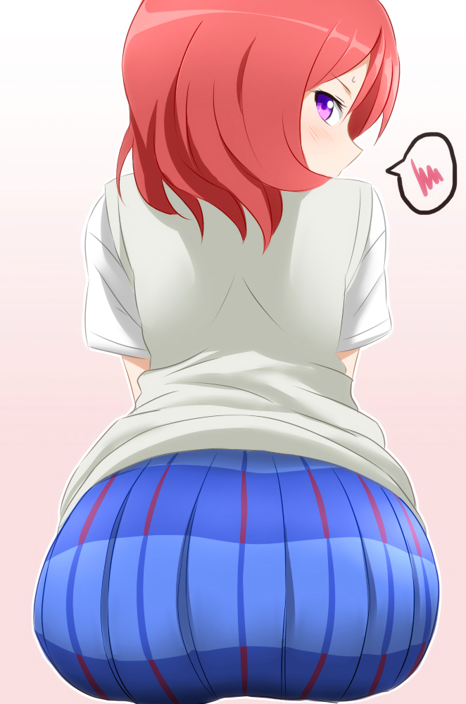 1girl ass gradient gradient_background looking_at_viewer looking_back love_live!_school_idol_project nishikino_maki pink_background redhead short_hair skirt solo spoken_blush sweatdrop violet_eyes watarui