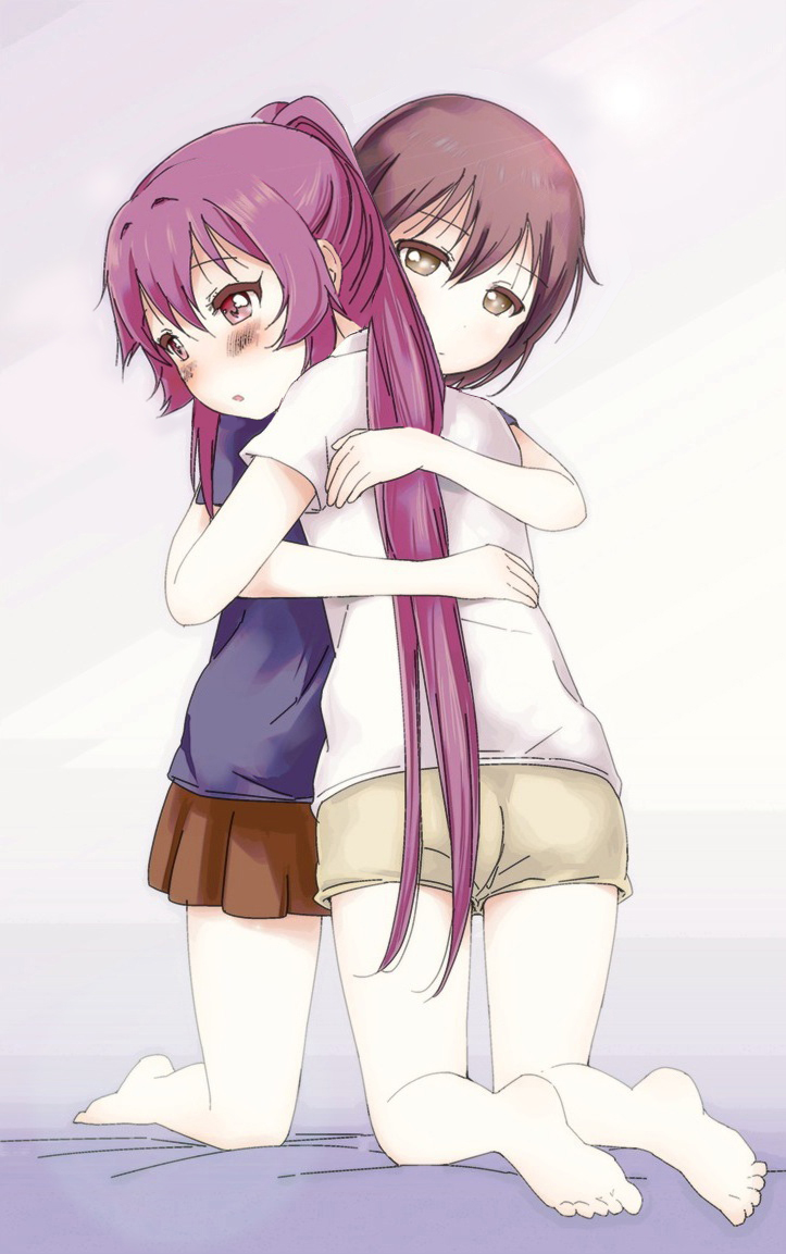 2girls baka_neko barefoot black_hair brown_eyes funami_yui gradient gradient_background grey_background hair_between_eyes hair_intakes hug kneeling long_hair multiple_girls parted_lips polo_shirt purple_hair short_hair short_sleeves shorts skirt soles sugiura_ayano t-shirt violet_eyes yuri yuru_yuri