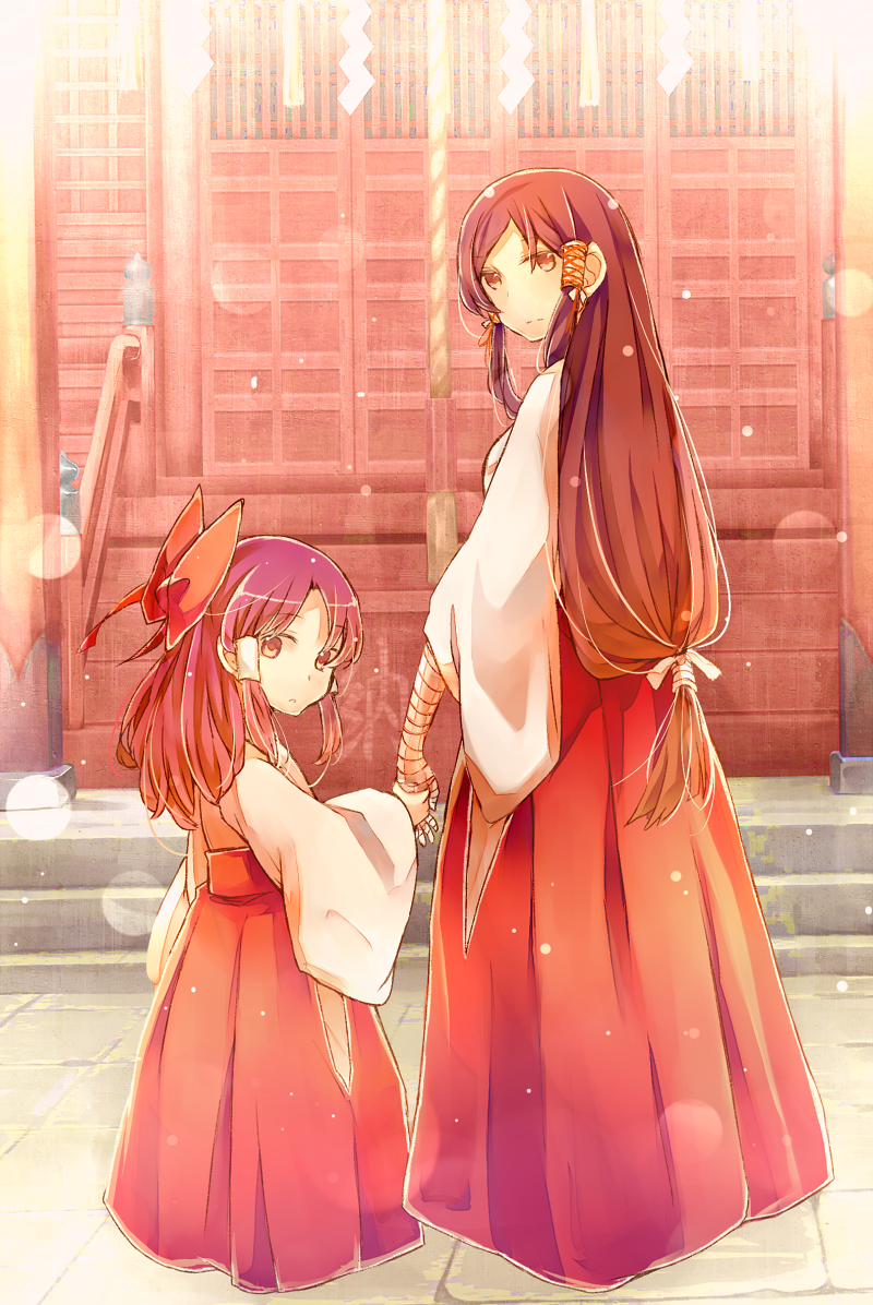 2girls atoki bandages bow box child donation_box hair_bow hair_tubes hakama hakurei_reimu hakurei_reimu_(pc-98) hakurei_shrine japanese_clothes long_hair looking_at_viewer looking_back low-tied_long_hair miko mother_and_daughter multiple_girls sendai_hakurei_no_miko shrine touhou touhou_(pc-98) very_long_hair wide_sleeves younger