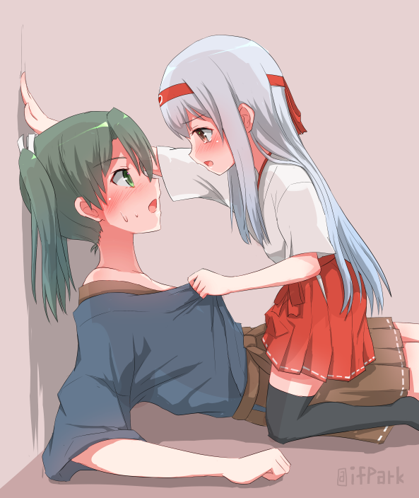 2girls commentary_request green_eyes green_hair hakama_skirt headband ifpark_(ifpark.com) japanese_clothes kantai_collection long_hair loose_clothes multiple_girls pink_eyes remodel_(kantai_collection) short_twintails shoukaku_(kantai_collection) silver_hair thigh-highs twintails twitter_username wall_slam younger zuikaku_(kantai_collection)