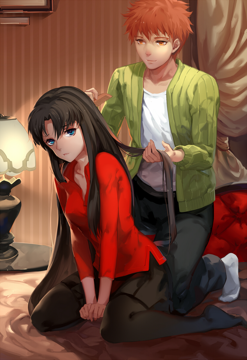 1boy 1girl black_hair black_legwear blue_eyes combing emiya_shirou fate/stay_night fate_(series) hair_down highres long_hair orange_eyes pantyhose sitting skirt tohsaka_rin toosaka_rin v_arms very_long_hair wariza yomi_yasou