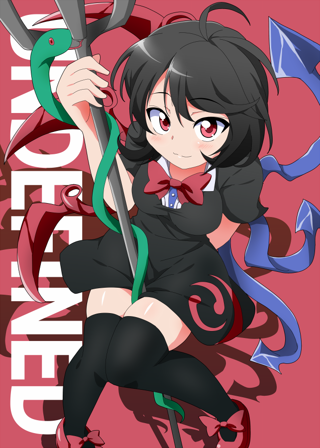 1girl ahoge arm_behind_back asymmetrical_wings between_legs black_hair black_legwear bow bwell houjuu_nue knees_together_feet_apart looking_at_viewer mary_janes polearm red_background red_eyes shadow shoe_bow shoes short_hair smile snake solo squatting thigh-highs touhou trident weapon wings zettai_ryouiki