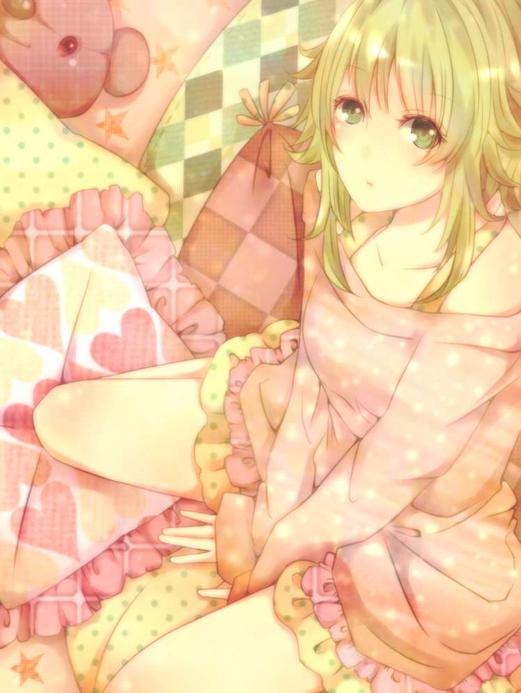 1girl between_legs checkered collarbone green_eyes green_hair gumi hand_between_legs heart looking_at_viewer pecotank pillow sitting skirt star_print stuffed_animal stuffed_toy sweater teddy_bear vocaloid wariza