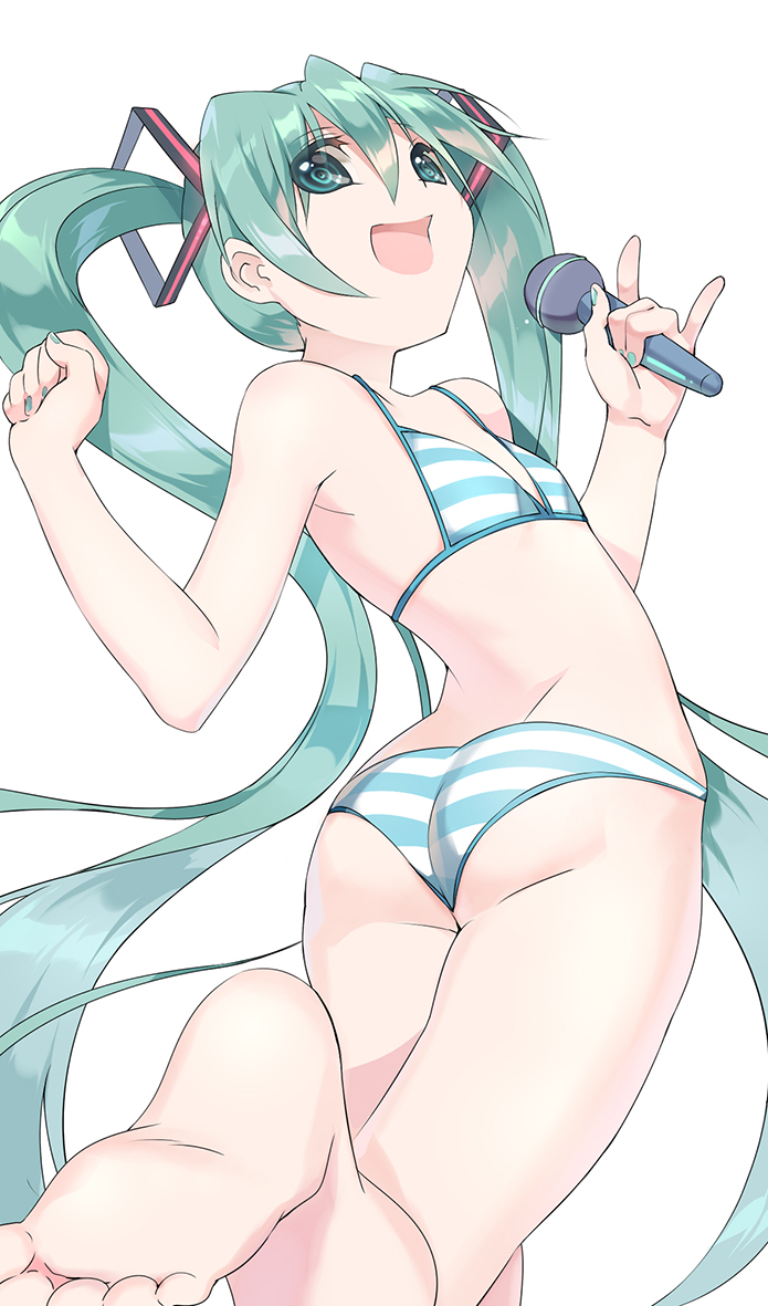 1girl \m/ ass barefoot bikini feet flat_chest from_behind green_eyes green_hair hatsune_miku hmniao long_hair looking_back microphone nail_polish open_mouth simple_background soles solo striped striped_bikini striped_swimsuit swimsuit toes twintails very_long_hair vocaloid white_background