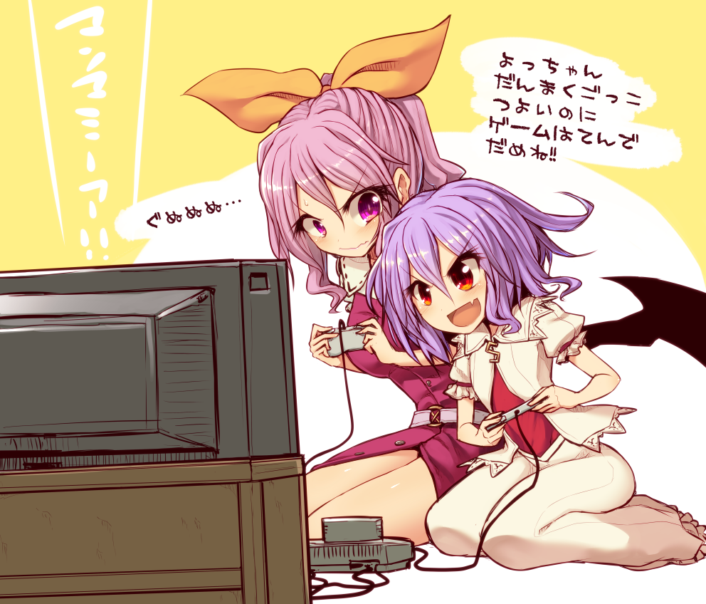 &gt;:d 2girls :d background_text bat_wings belt blush breasts dress fang full_body game_console hair_ornament hair_ribbon height_difference kuresento lavender_hair long_hair looking_at_another multiple_girls no_hat open_mouth petite pink_eyes playing_games ponytail puffy_short_sleeves puffy_sleeves red_eyes remilia_scarlet revision ribbon shirt short_hair short_sleeves sitting skirt smile speech_bubble super_famicom super_nintendo sweatdrop television text touhou translated vampire vest wariza watatsuki_no_yorihime wavy_mouth wings