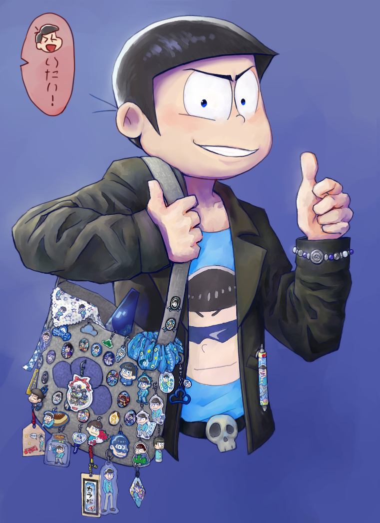 &gt;_&lt; 1boy badge belt black_hair blue_background blue_eyes bowl_cut bracelet button_badge closed_eyes drawfag itabag jewelry kerchief keychain leather_jacket looking_at_viewer male_focus matsuno_karamatsu matsuno_osomatsu osomatsu-kun osomatsu-san pen scrunchie shirt simple_background smile solo speech_bubble sunglasses t-shirt thumbs_up translated upper_body