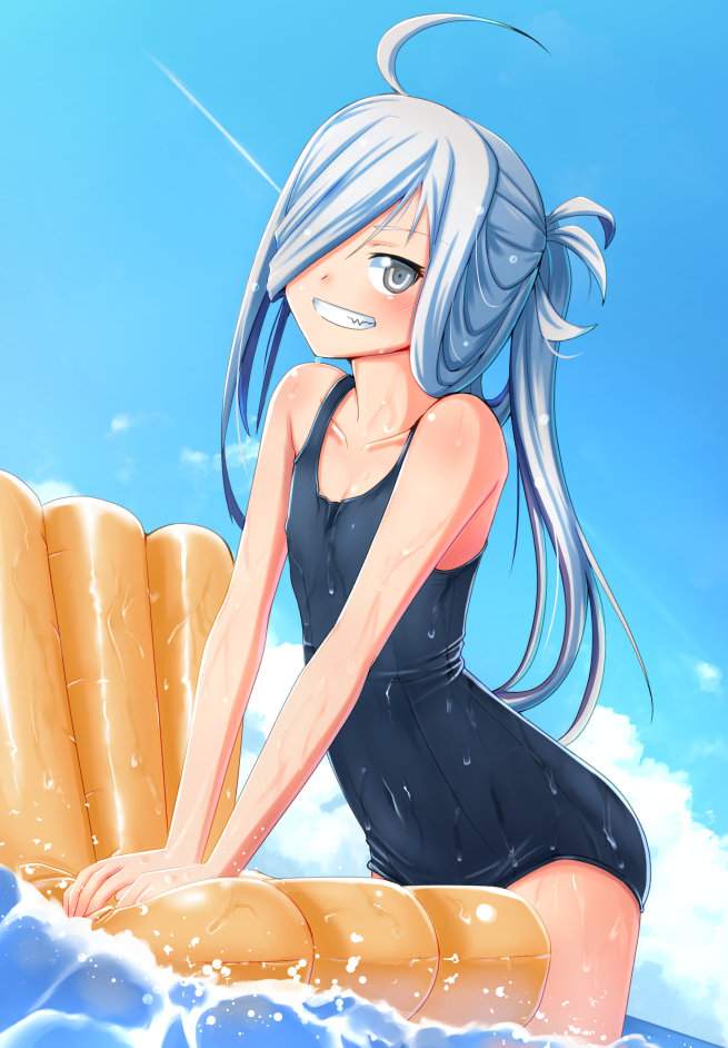 0625a 1girl ahoge asashimo_(kantai_collection) bare_shoulders blush collarbone grey_eyes grin hair_over_one_eye kantai_collection long_hair looking_at_viewer one-piece_swimsuit ponytail school_swimsuit silver_hair sky smile solo swimsuit v_arms water wet