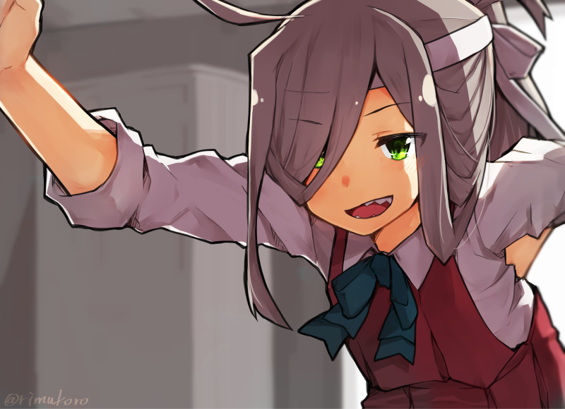 1girl ahoge alternate_eye_color asashimo_(kantai_collection) bow bowtie dress fangs green_eyes hair_over_one_eye headband kantai_collection long_hair long_sleeves looking_at_viewer open_mouth ponytail remodel_(kantai_collection) rimukoro school_uniform silver_hair skirt sleeveless sleeveless_dress smile solo teeth twitter_username white_blouse