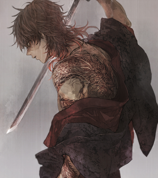 1boy aiming arm_up back_tattoo bangs bare_shoulders brown_hair dark_skin dolldagga dragon dragon_print from_side grey_background holding holding_sword holding_weapon japanese_clothes jewelry kimono male_focus necklace off_shoulder ookurikara parted_lips profile redhead shaded_face solo sword tattoo touken_ranbu upper_body weapon