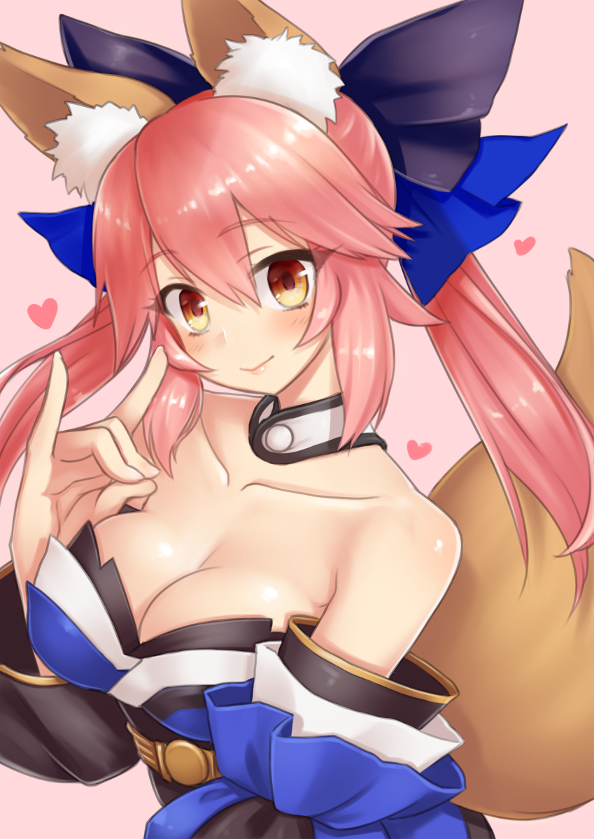 animal_ears bare_shoulders blue_bow blush bow breasts caster_(fate/extra) cleavage closed_mouth collar collarbone detached_sleeves fate/extra fate/grand_order fate_(series) fox_ears hair_between_eyes hair_bow hand_gesture heart highres japanese_clothes kimono kou_(garakuta_teikoku) long_hair long_sleeves medium_breasts orange_eyes pink_background pink_hair sash simple_background smile twintails underbust wide_sleeves