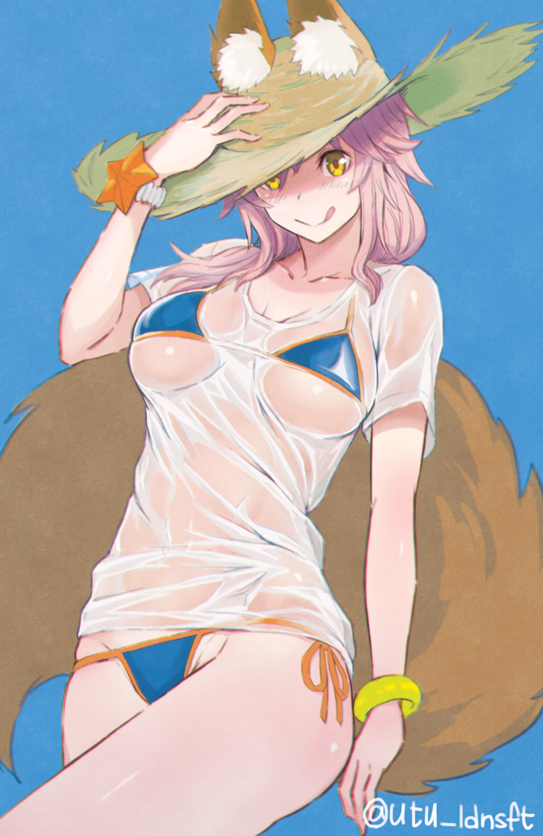 1girl :q animal_ears bikini blue_background blue_bikini breasts caster_(fate/extra) collarbone fate/extra fate/grand_order fate_(series) fox_ears fox_tail hat highres large_breasts long_hair looking_at_viewer pink_hair shirt side-tie_bikini simple_background smile solo sun_hat swimsuit tail tongue tongue_out utu_(ldnsft) wet wet_clothes wet_shirt wet_t-shirt white_shirt yellow_eyes