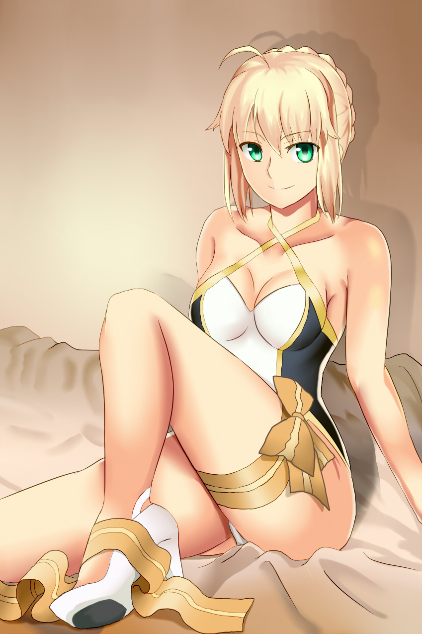 1girl ahoge bow breasts cleavage fate/grand_order fate_(series) green_eyes high_heels highres love-saber saber sideboob smile solo swimsuit thighs
