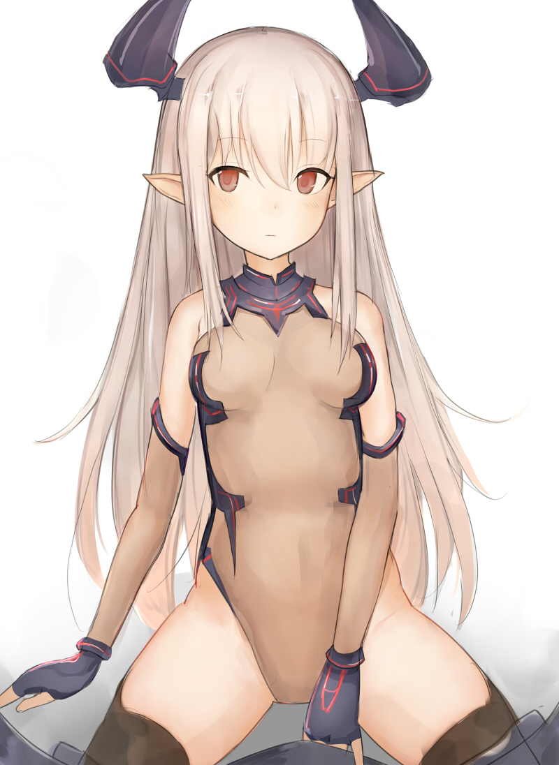 1girl bangs bare_shoulders black_gloves black_legwear borrowed_character breasts closed_mouth colo_mag-chan detached_sleeves doraf eyebrows eyebrows_visible_through_hair fingerless_gloves gloves granblue_fantasy guanhian hair_between_eyes horns leotard long_hair long_sleeves medium_breasts original pointy_ears red_eyes silver_hair simple_background solo thigh-highs white_background