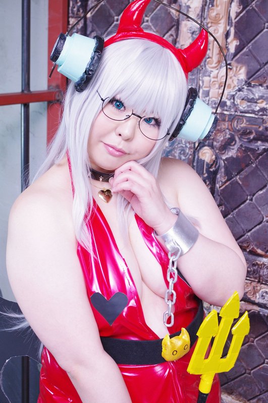 1girl asian bat_wings blue_eyes breasts chains cleavage cosplay cuffs curvy fake_horns fat fork glasses halloween_costume headphones heart keito_(cosplayer) long_hair looking_at_viewer low_wings pendant photo plump shackles silver_hair solo super_taruco super_taruco_(cosplay) wings wrist_cuffs