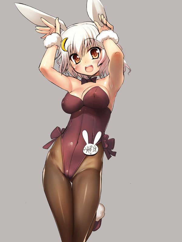 1girl :d animal_ears armpits arms_up bare_shoulders black_bow bow bowtie breasts brown_eyes brown_legwear bunny_girl bunnysuit cowboy_shot flower_knight_girl grey_background leotard looking_at_viewer open_mouth pantyhose rabbit_ears sasayuki short_hair smile solo usagi_no_ou_(flower_knight_girl) white_hair wrist_cuffs