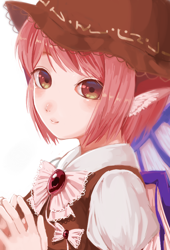 1girl animal_ears bangs bob_cut bow brooch brown_eyes brown_hat closed_mouth collared_shirt from_side hat jewelry lace-trimmed_bow lace-trimmed_hat looking_at_viewer mystia_lorelei pink_bow pink_hair puffy_short_sleeves puffy_sleeves shirt short_hair short_sleeves simple_background smile solo touhou upper_body vippest white_background white_shirt