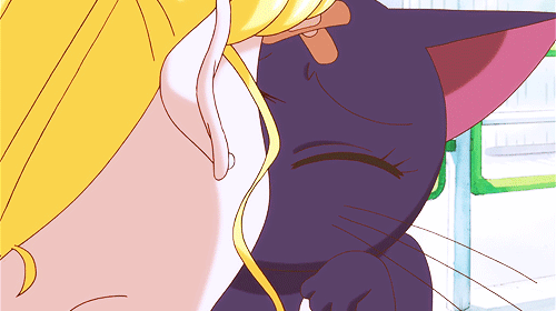 1girl animated animated_gif bishoujo_senshi_sailor_moon blonde_hair cat kiss luna_(sailor_moon) tsukino_usagi
