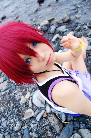 blue_eyes cosplay jewelry kairi kingdom_hearts lowres necklace photo red_hair redhead short_hair sitting solo