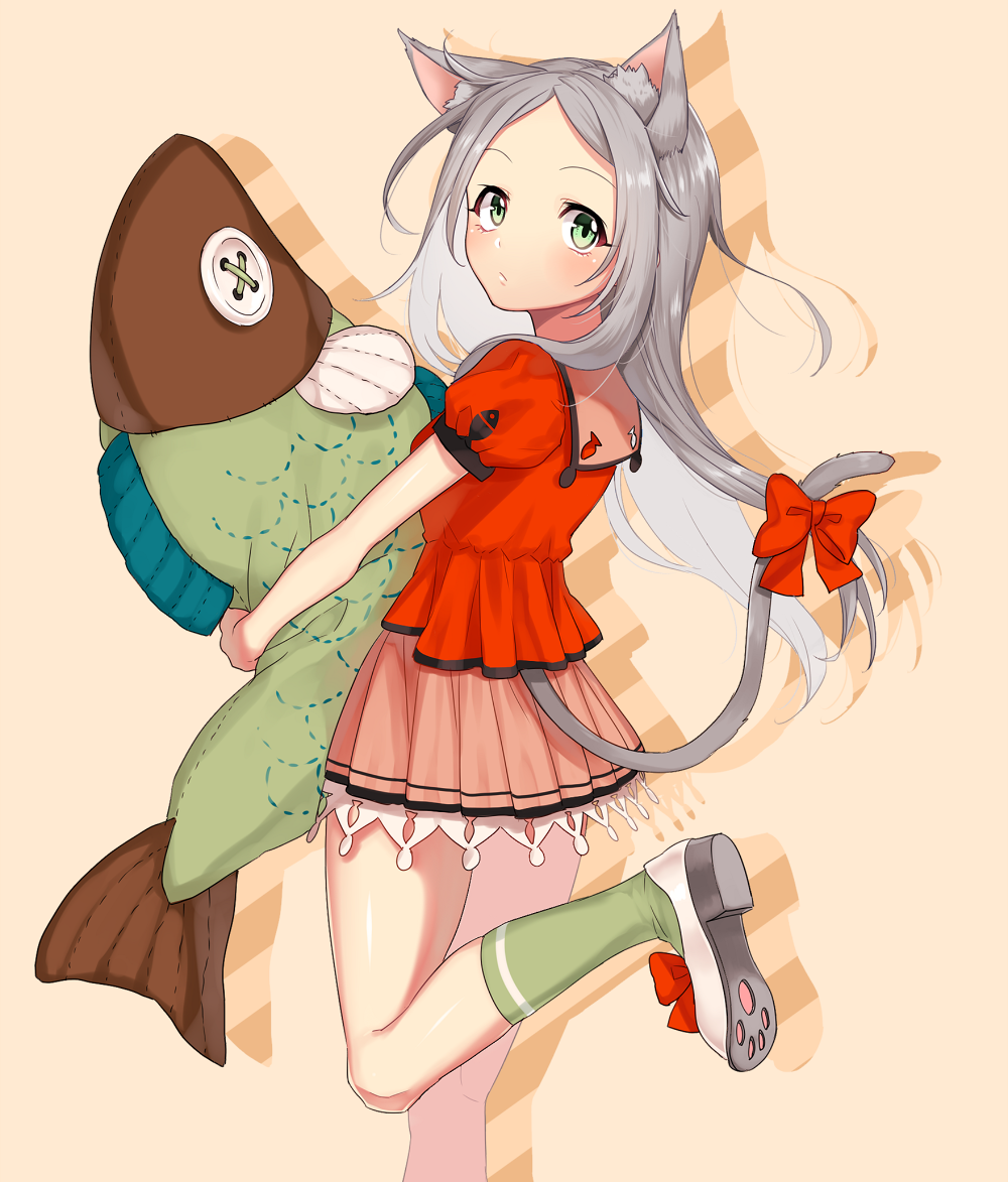 animal_ears bow cat_ears cat_tail chino_ukana fish_pillow green_eyes green_legwear looking_at_viewer looking_back original shoe_bow shoes silver_hair skirt socks standing standing_on_one_leg tail