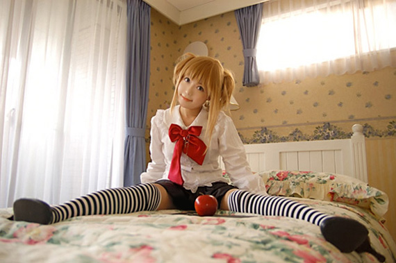 amane_misa apple asian bed cosplay death_note food fruit photo solo thigh-highs