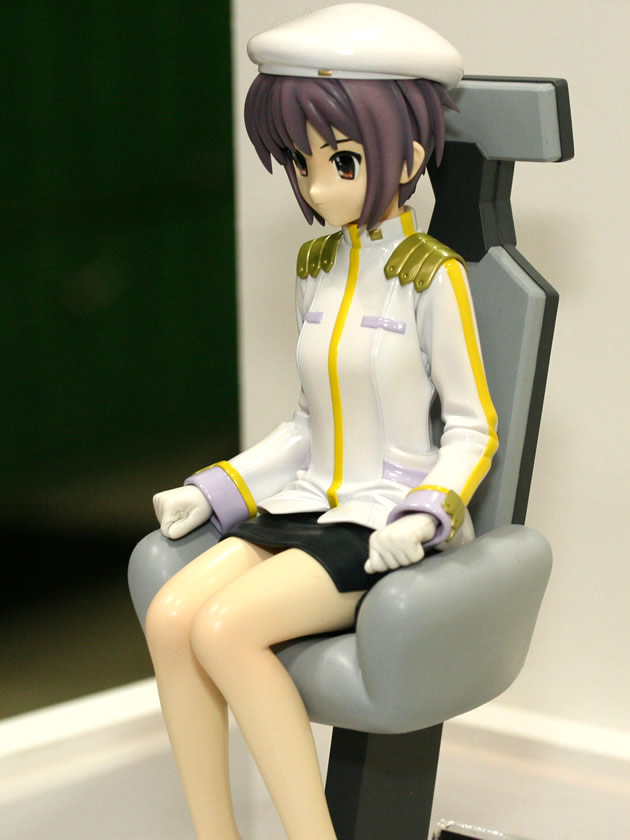 1girl bare_legs figure gloves hat military military_uniform nagato_yuki photo purple_hair short_hair sitting skirt solo suzumiya_haruhi_no_yuuutsu the_day_of_sagittarius uniform wonder_festival wonder_festival_2007