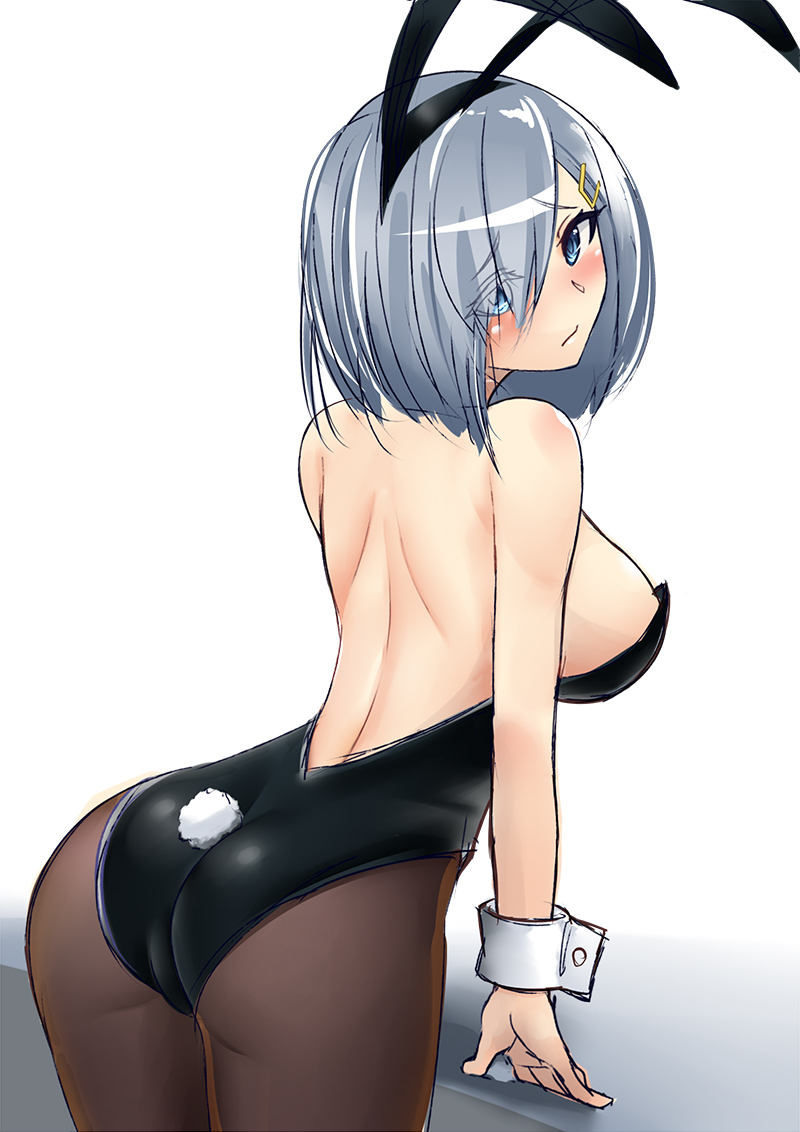 1girl alternate_costume animal_ears ass black_leotard blue_eyes blush breasts bunny_tail bunnysuit embarrassed eyebrows_visible_through_hair eyes_visible_through_hair hair_ornament hair_over_one_eye hairclip hamakaze_(kantai_collection) headband kantai_collection large_breasts leaning_on_object looking_at_viewer looking_back pantyhose rabbit_ears short_hair sideboob silver_hair simple_background sin_(kami148) solo table tail white_background wrist_cuffs