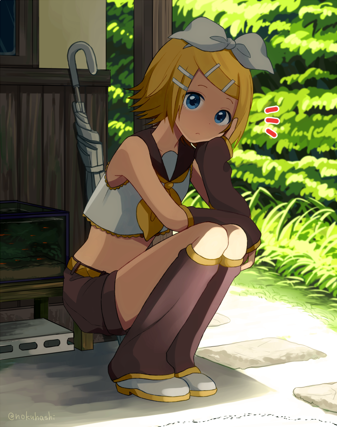 1girl blonde_hair blue_eyes bow building bush fish_tank grass hair_ornament hairclip hand_on_own_face kagamine_rin kneeling leaf leaning looking_at_viewer nokuhashi outdoors plant short_hair shorts sitting solo thighs umbrella vocaloid wood