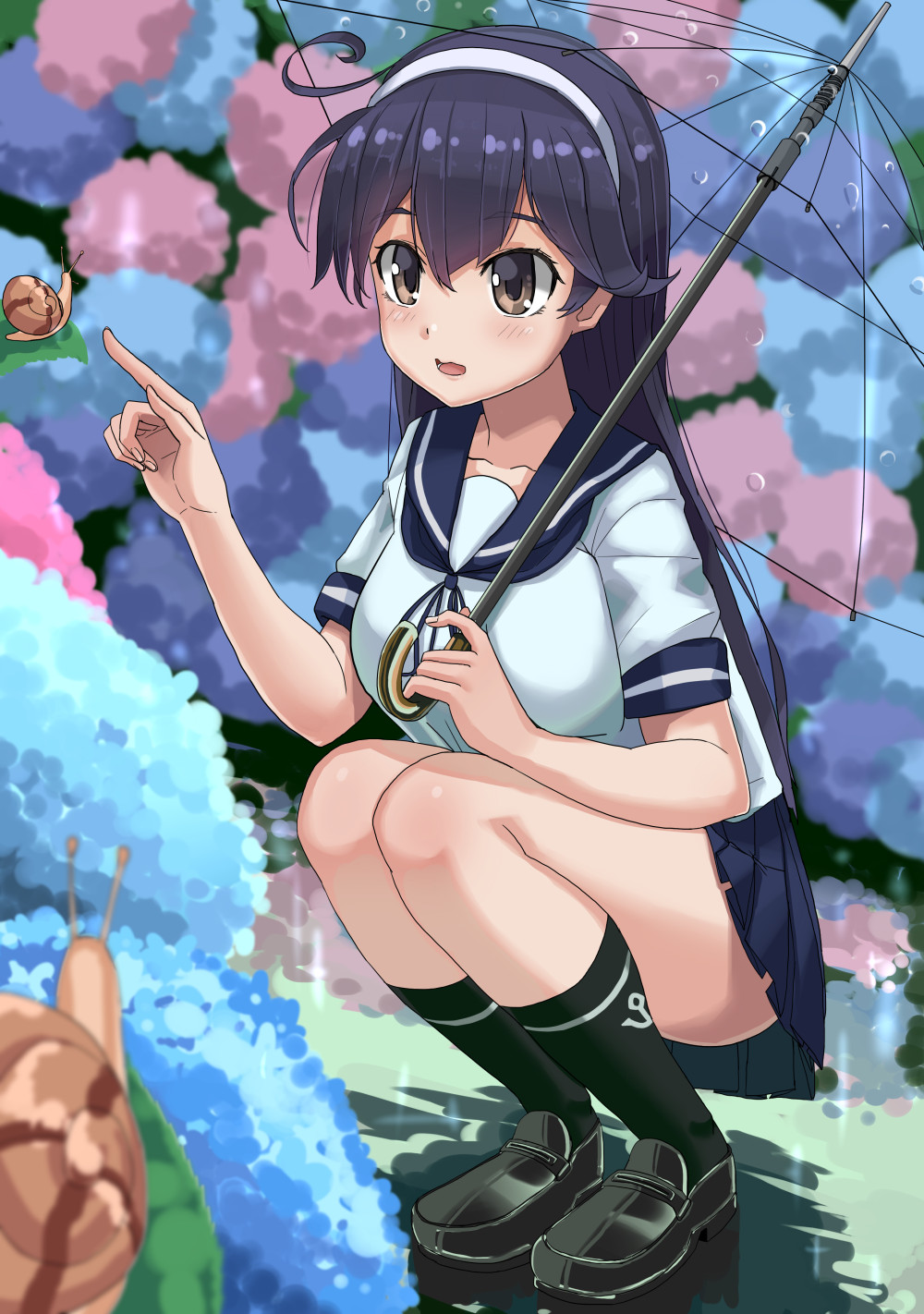 1girl anchor_symbol black_hair black_legwear black_shoes black_skirt blurry blush breasts brown_eyes collarbone depth_of_field flower full_body hair_between_eyes hairband highres holding holding_umbrella hydrangea kantai_collection large_breasts loafers long_hair pleated_skirt puddle school_uniform serafuku shoes short_sleeves skirt smile snail socks soil_chopsticks solo squatting umbrella ushio_(kantai_collection) wet