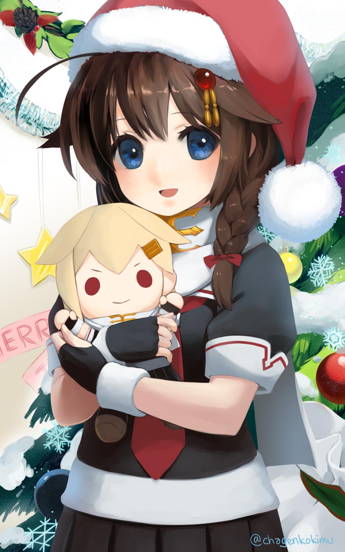 1girl :d ahoge artist_name bangs blue_eyes blush braid brown_hair chagen_kokimu character_doll christmas christmas_tree commentary cowboy_shot fingerless_gloves fur_trim garland_(decoration) gloves hair_flaps hair_ornament hair_over_shoulder hair_ribbon hairpin hat highres kantai_collection looking_at_viewer merry_christmas necktie open_mouth pleated_skirt pom_pom_(clothes) red_necktie remodel_(kantai_collection) ribbon santa_hat scarf school_uniform serafuku shigure_(kantai_collection) short_sleeves single_braid skirt smile snowflakes solo star twitter_username yuudachi_(kantai_collection)